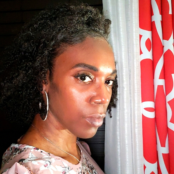 Meet your Posher, Melissa - Picture 1 of 1